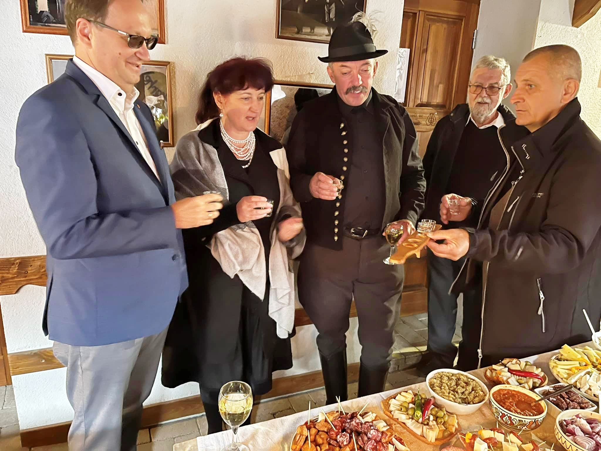 A Kékiringó archívumából