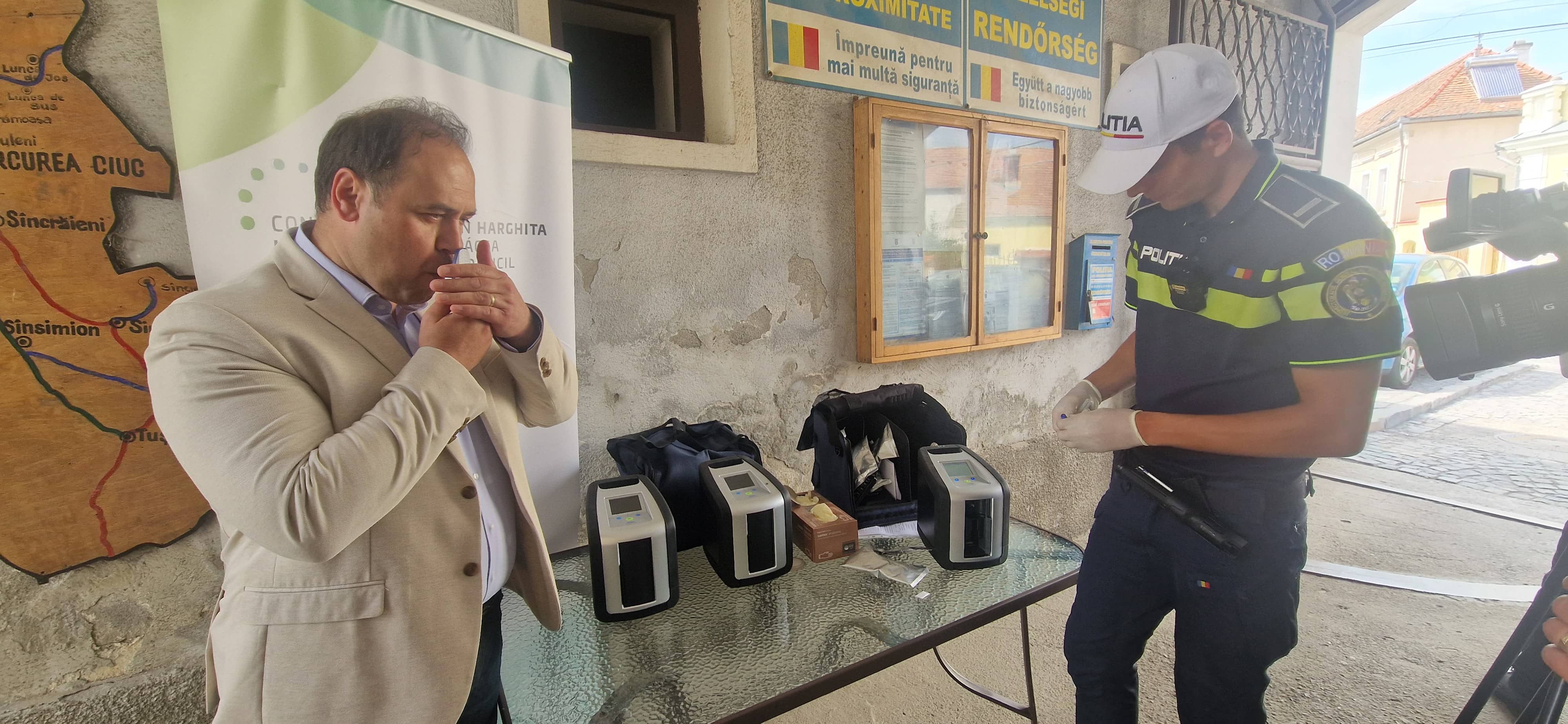 Drogteszteket feldolgozó készülékeket kapott a gyergyószentmiklósi rendőrség Drogteszteket feldolgozó készülékeket kapott a gyergyószentmiklósi rendőrség