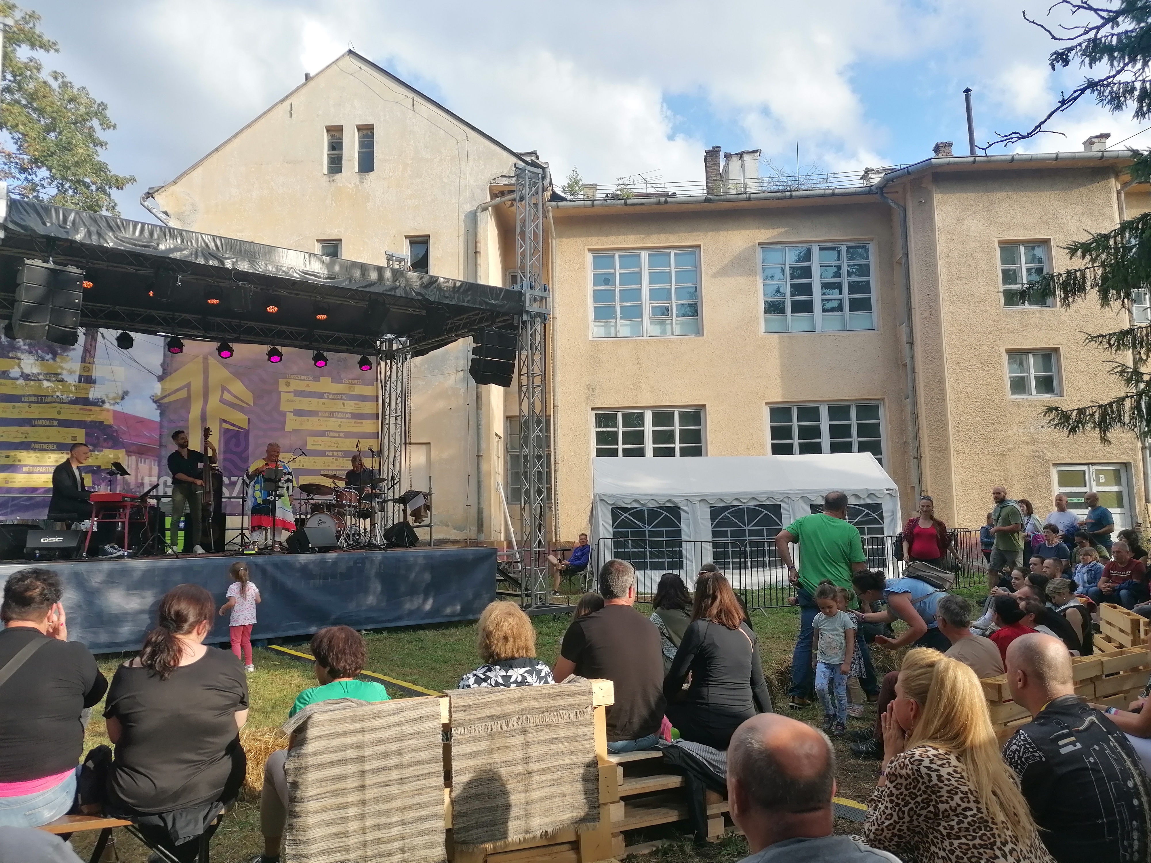 Borús szombat zenével és irodalommal Borús szombat zenével és irodalommal