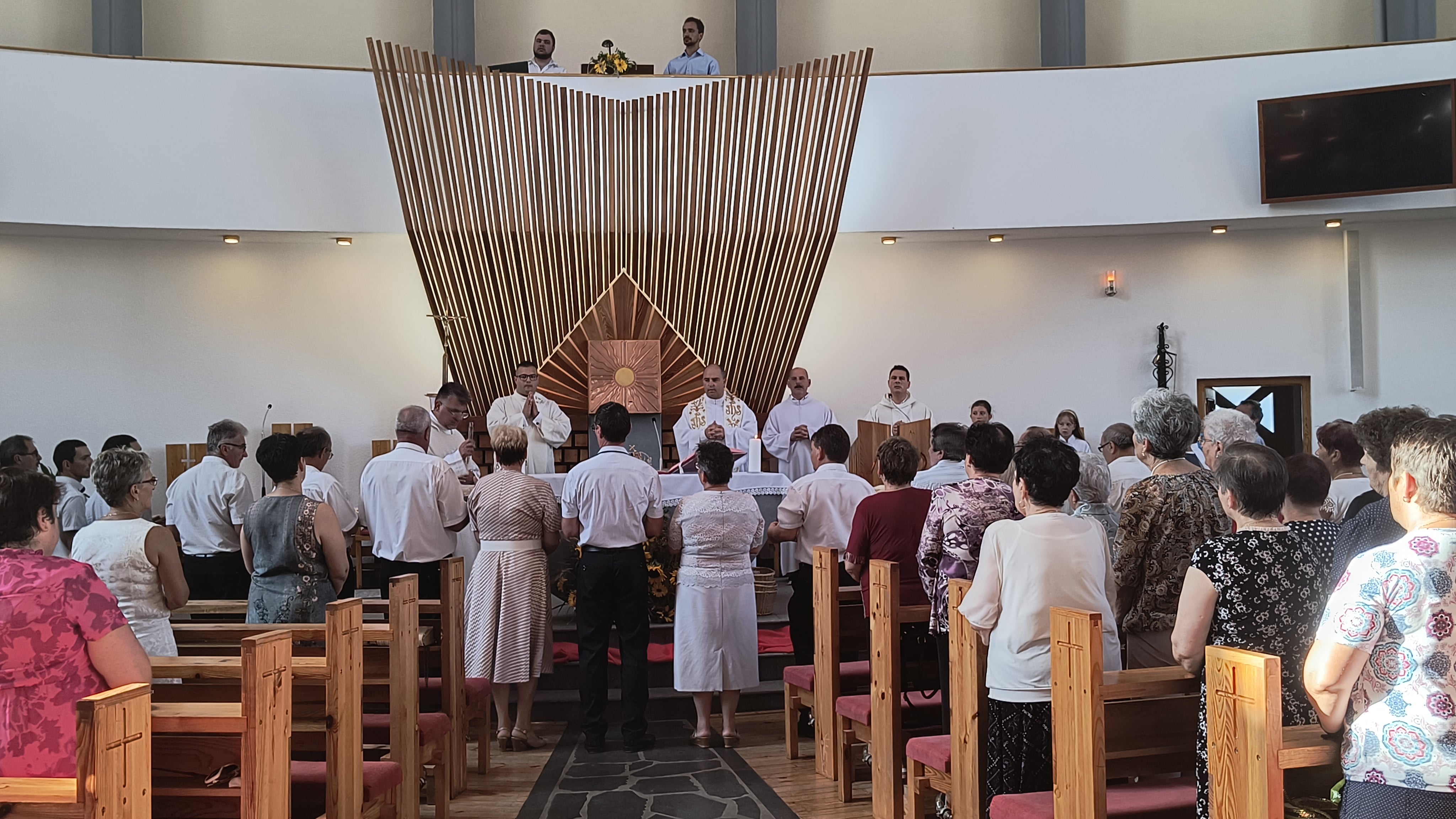 Megáldották az új kenyeret Gyergyószentmiklóson Megáldották az új kenyeret Gyergyószentmiklóson