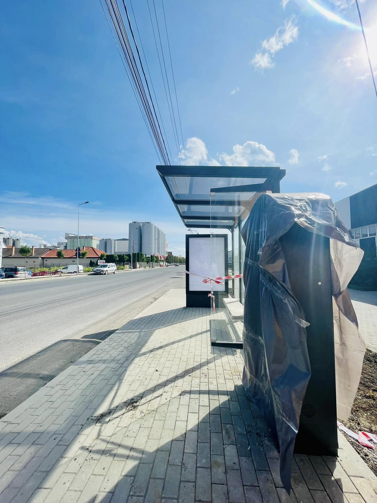 Csíkszereda: új buszmegállókat helyeztek ki a Hargita utcában