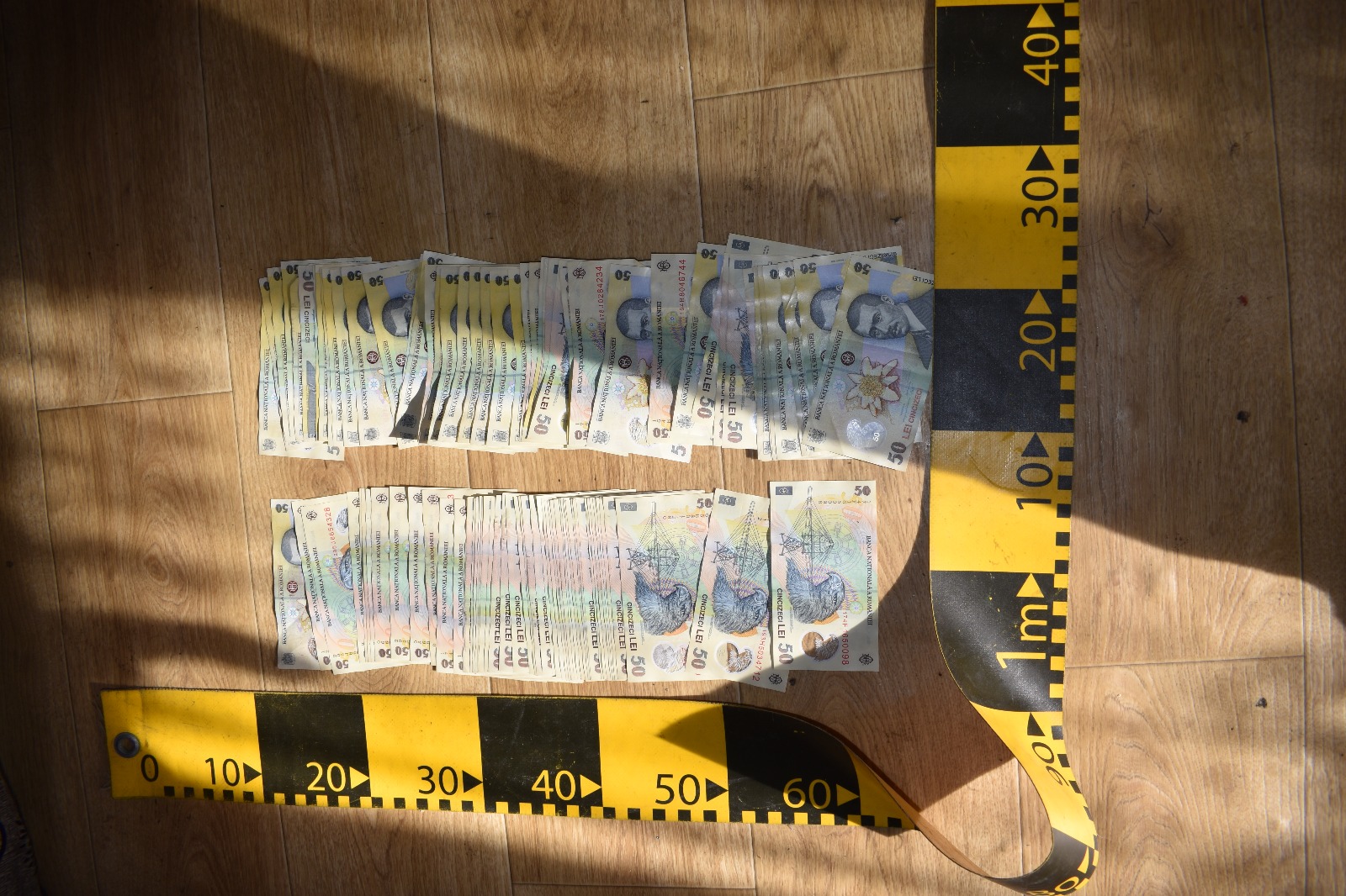 Tízezer lej ellopásával vádolnak egy férfit Gyergyószentmiklóson Tízezer lej ellopásával vádolnak egy férfit Gyergyószentmiklóson