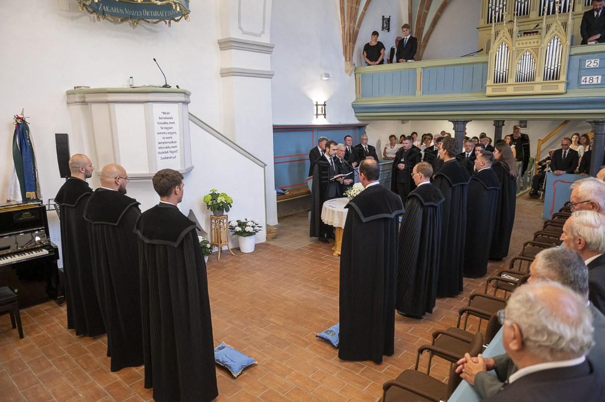 Lesz-e elég pap és lelkész?