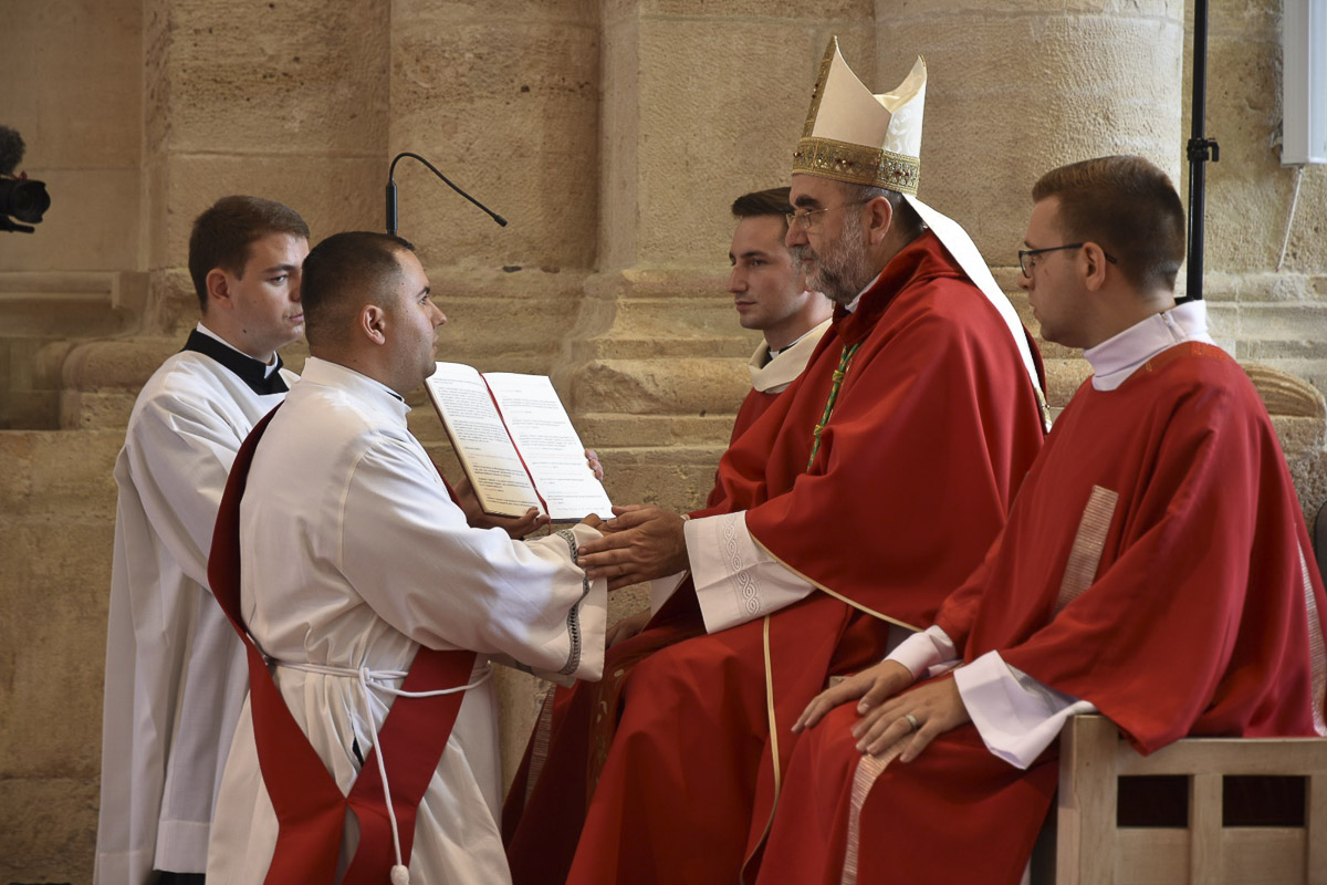 Lesz-e elég pap és lelkész?