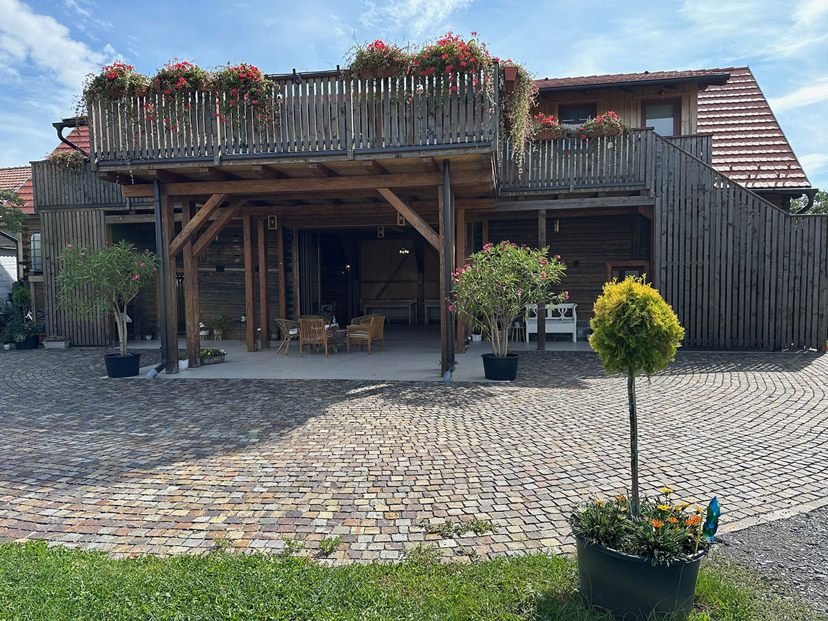 Megmaradni családias fogadónak Megmaradni családias fogadónak