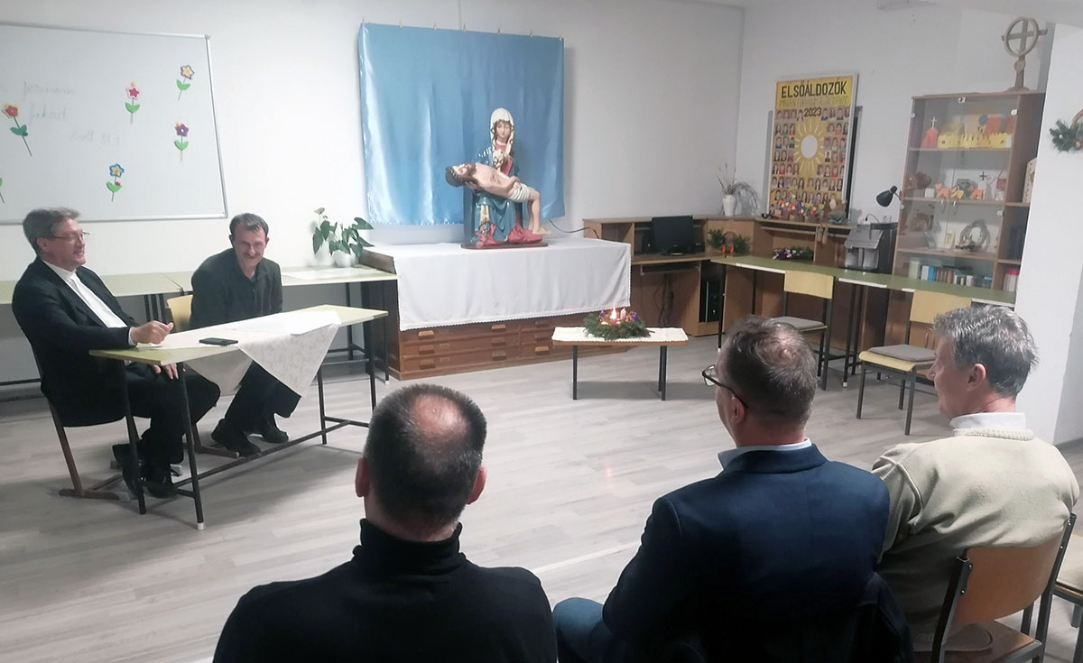 Középkori Pietà-szobor Középkori Pietà-szobor