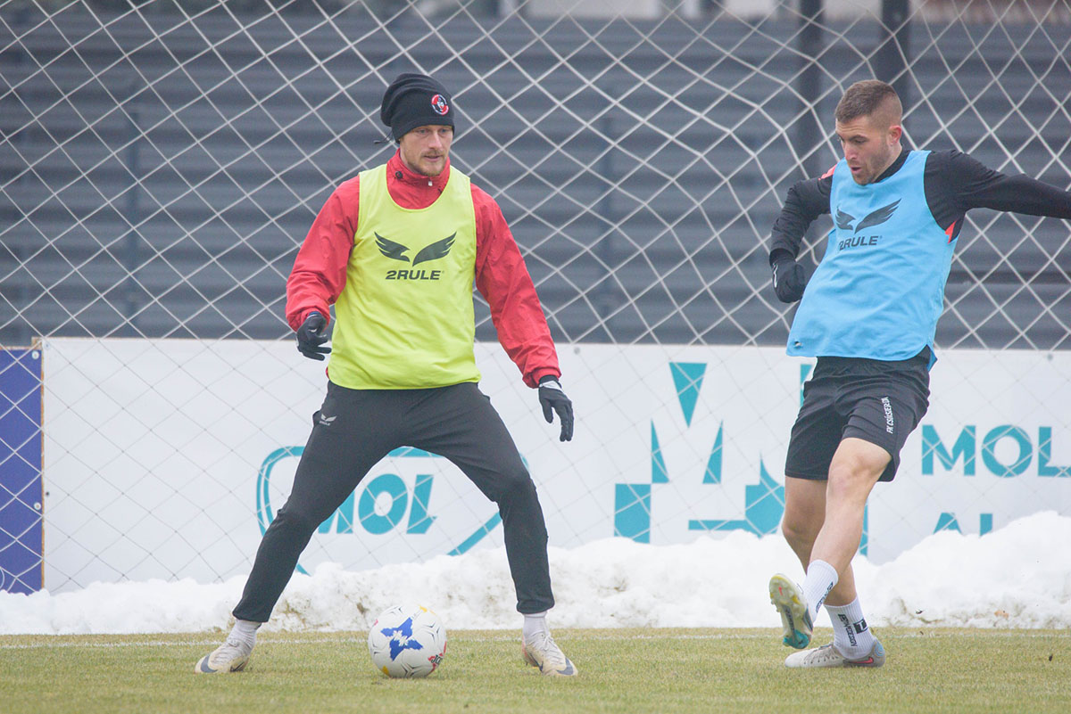 Rangadóval búcsúznak szurkolóiktól Rangadóval búcsúznak szurkolóiktól