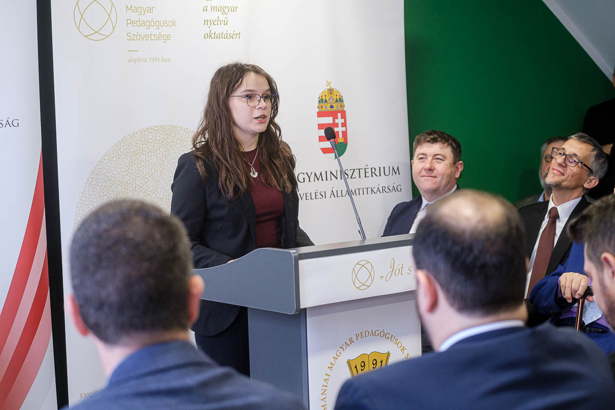 A magyar fiatalság megerősítését és felemelését szolgálja