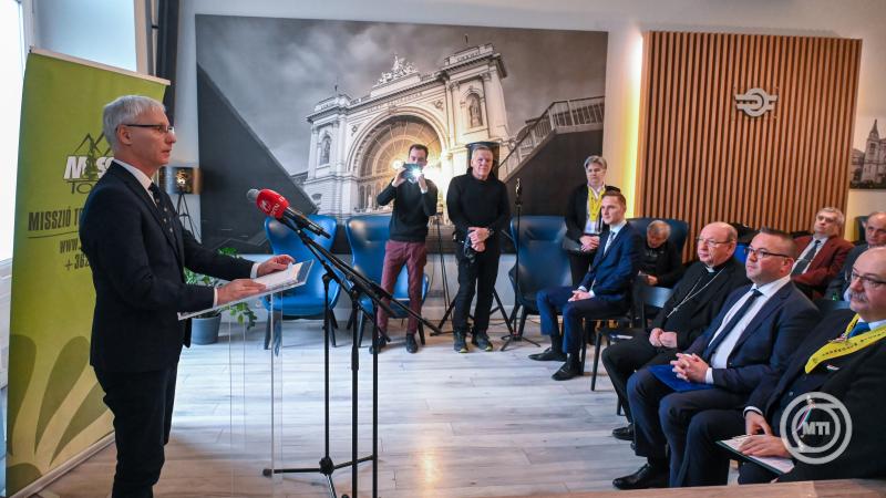 Idén is elindul a Boldogasszony zarándokvonat a csíksomlyói búcsúba Idén is elindul a Boldogasszony zarándokvonat a csíksomlyói búcsúba