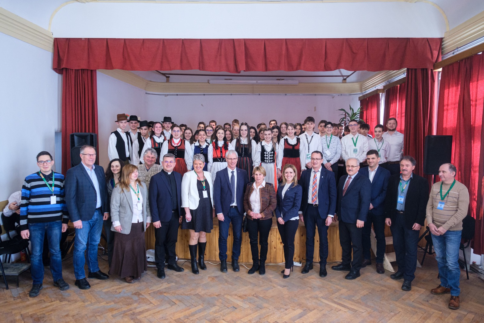 Tovább szépül Gyergyószentmiklós első iskolája Tovább szépül Gyergyószentmiklós első iskolája