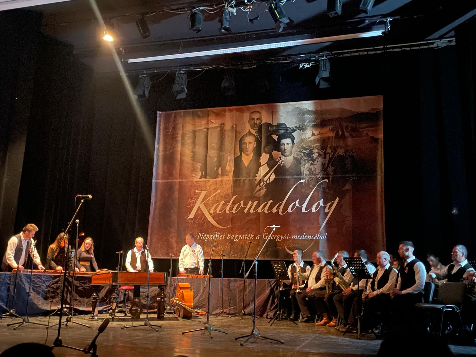 Katonadolog – ősbemutató Gyergyóremetén Katonadolog – ősbemutató Gyergyóremetén