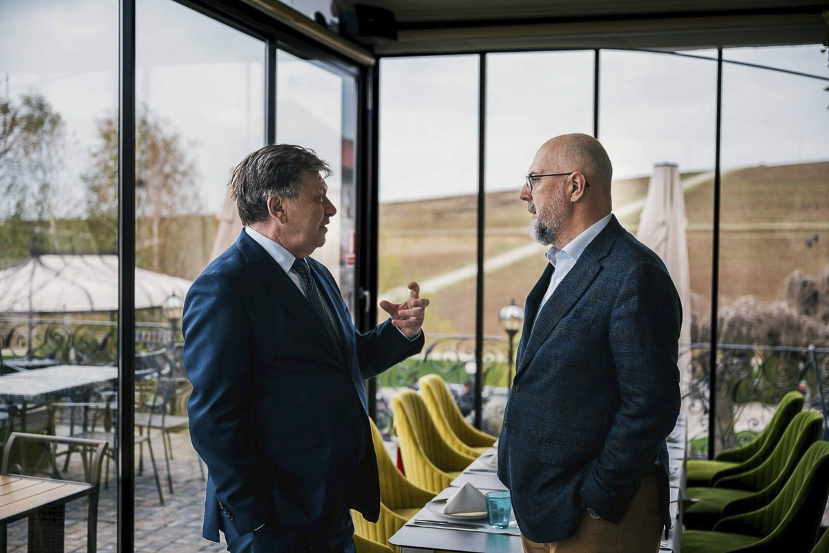 Lehet-e olyan elnöke Romániának,  aki tiszteli a magyarokat? 