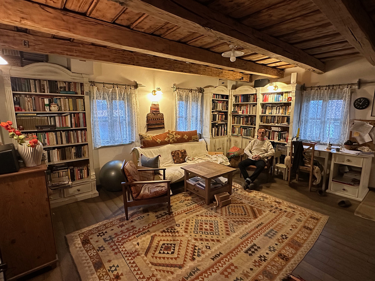 Budapestről Énlakára – Alapjaitól újította fel egy család a több mint százéves székely parasztházat Budapestről Énlakára – Alapjaitól újította fel egy család a több mint százéves székely parasztházat