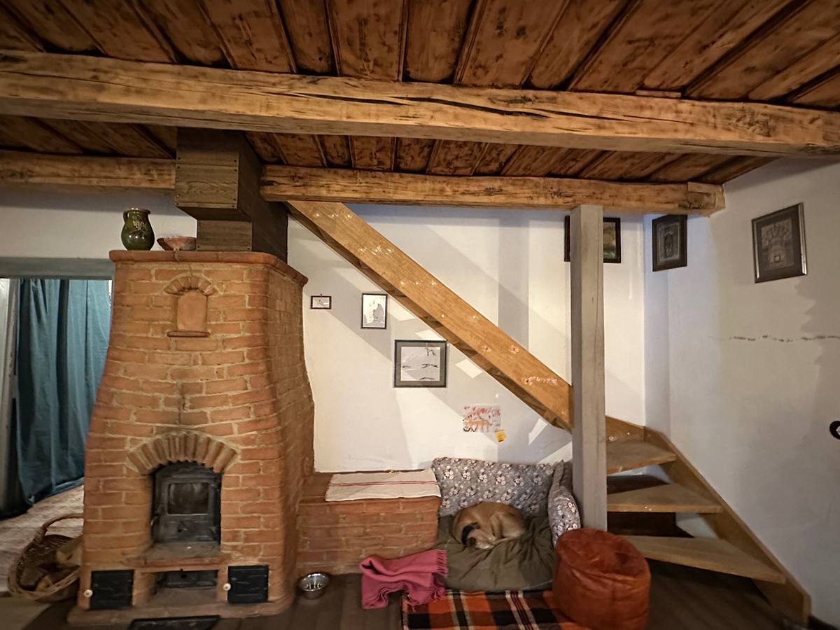 Budapestről Énlakára – Alapjaitól újította fel egy család a több mint százéves székely parasztházat Budapestről Énlakára – Alapjaitól újította fel egy család a több mint százéves székely parasztházat