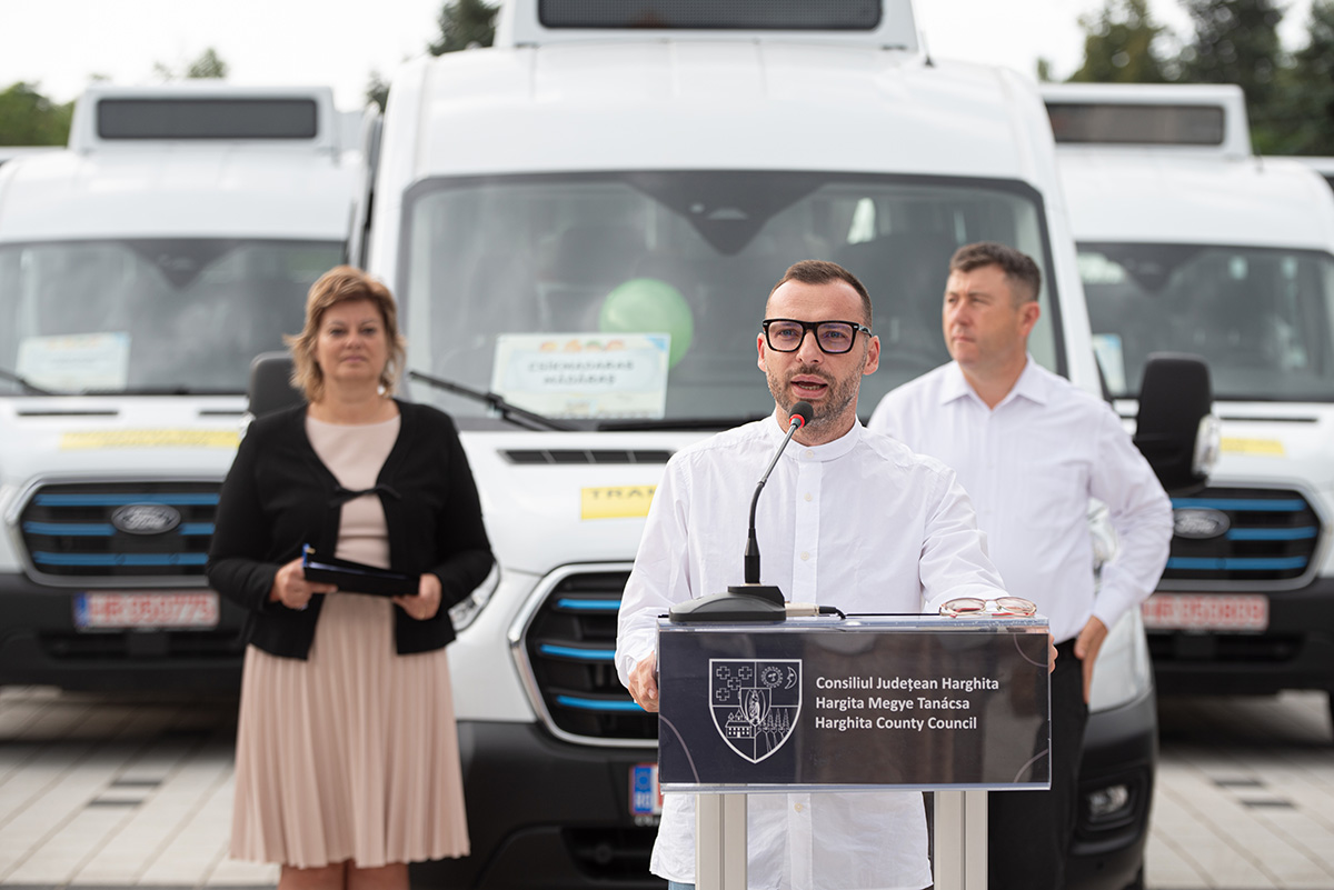 Iskolabuszokkal az esélyegyenlőségért Iskolabuszokkal az esélyegyenlőségért