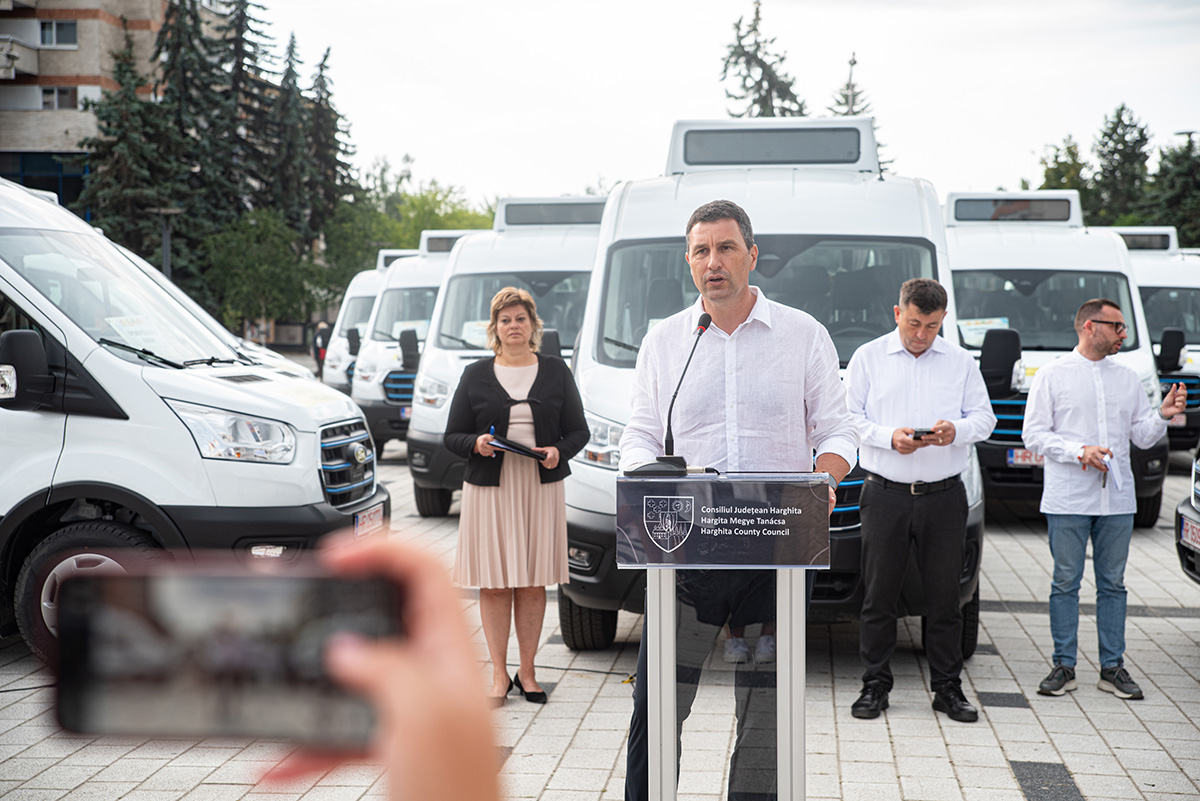 Iskolabuszokkal az esélyegyenlőségért Iskolabuszokkal az esélyegyenlőségért