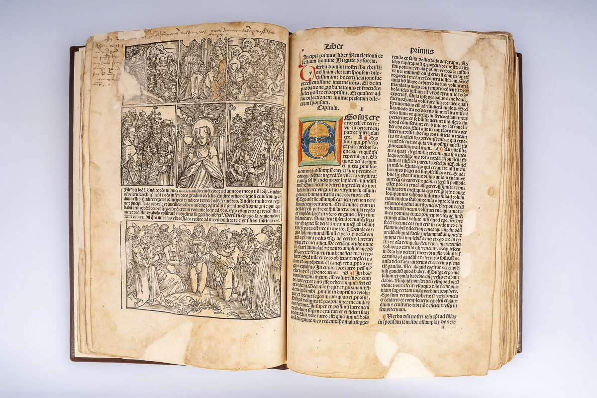 Évszázados kincsek és könyvritkaságok