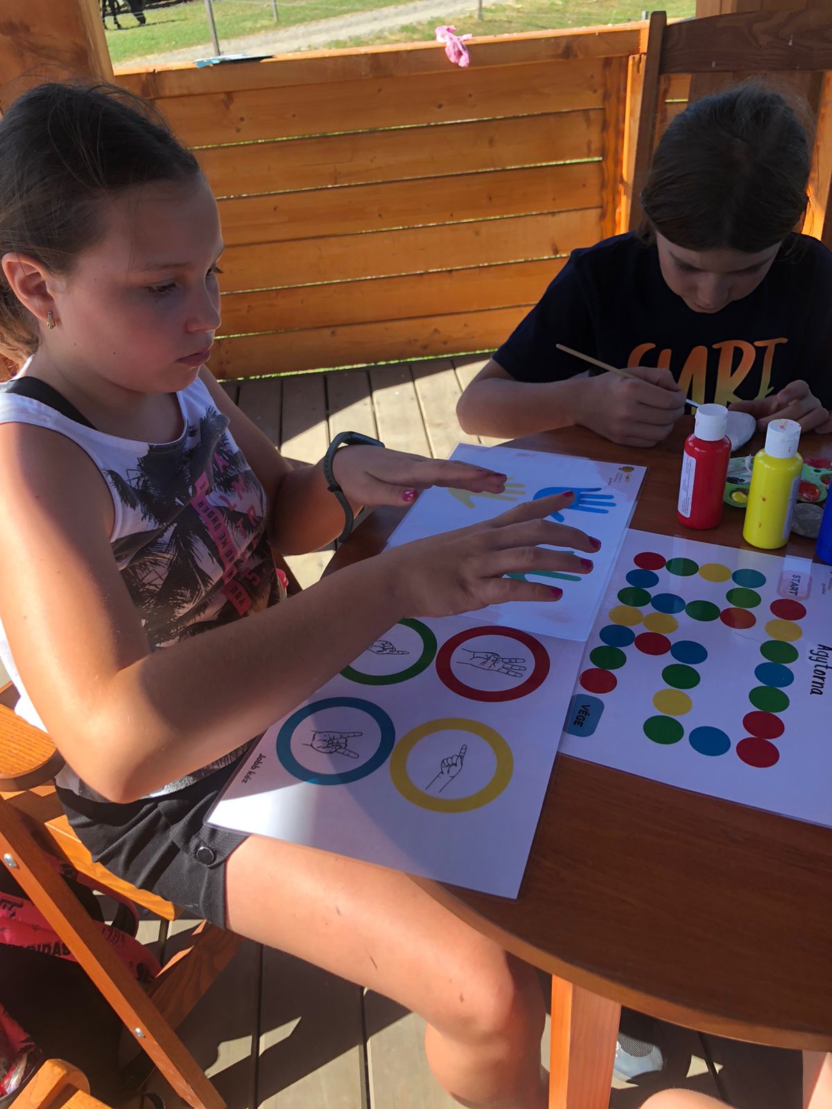 A MOL Gyermekgyógyító? Kik a FEHÉRLÓFIAI? És mit jelent a komplex lovas terápia?