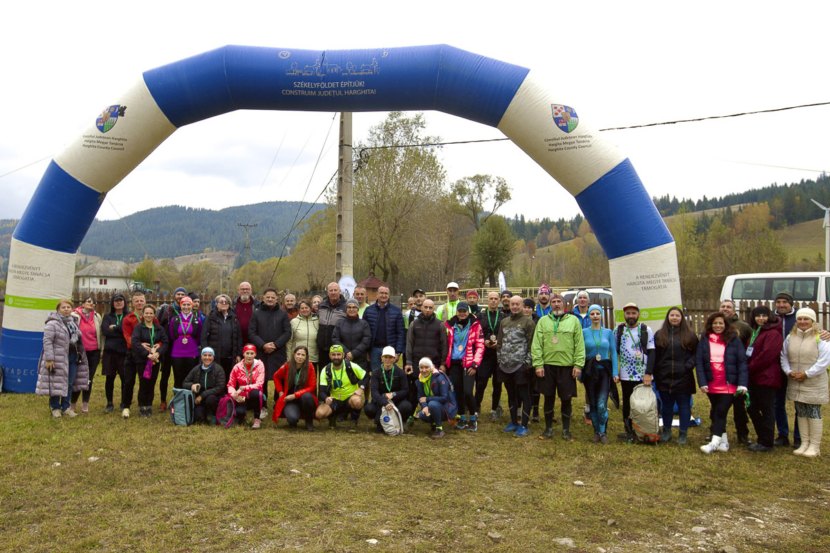 A hideg és az eső ellenére is elfutottak Háromkútra