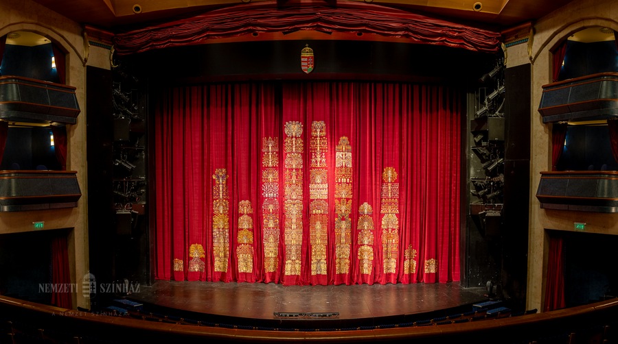 Díszfüggöny a magyar kultúra szálaiból Díszfüggöny a magyar kultúra szálaiból