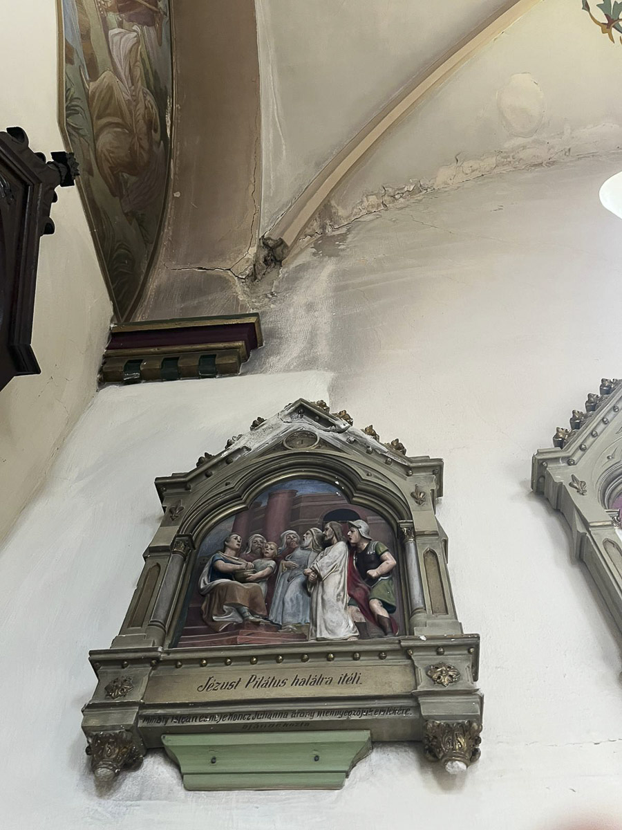 Több helyen beázott a tető, javítani kell