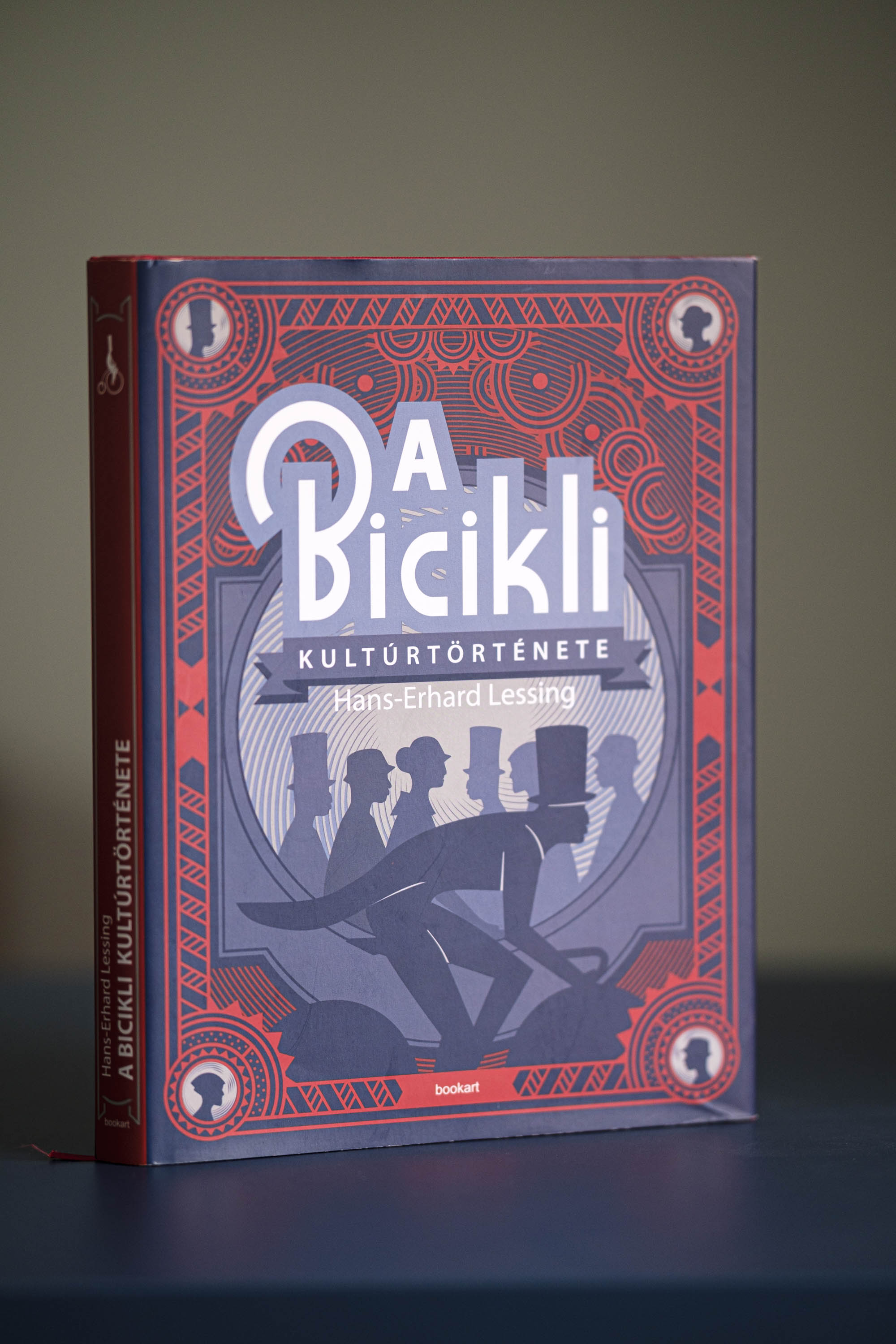 Hajdú Áron: Úgy szeretnénk könyvet készíteni, ahogyan azt annak idején feltalálták