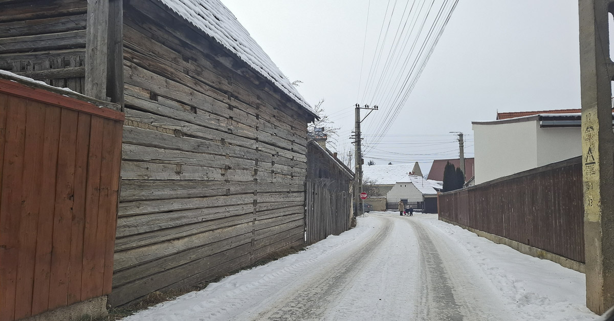 A forgalmas utakon autóval, a mellékutcákban lovas szánnal járnak?