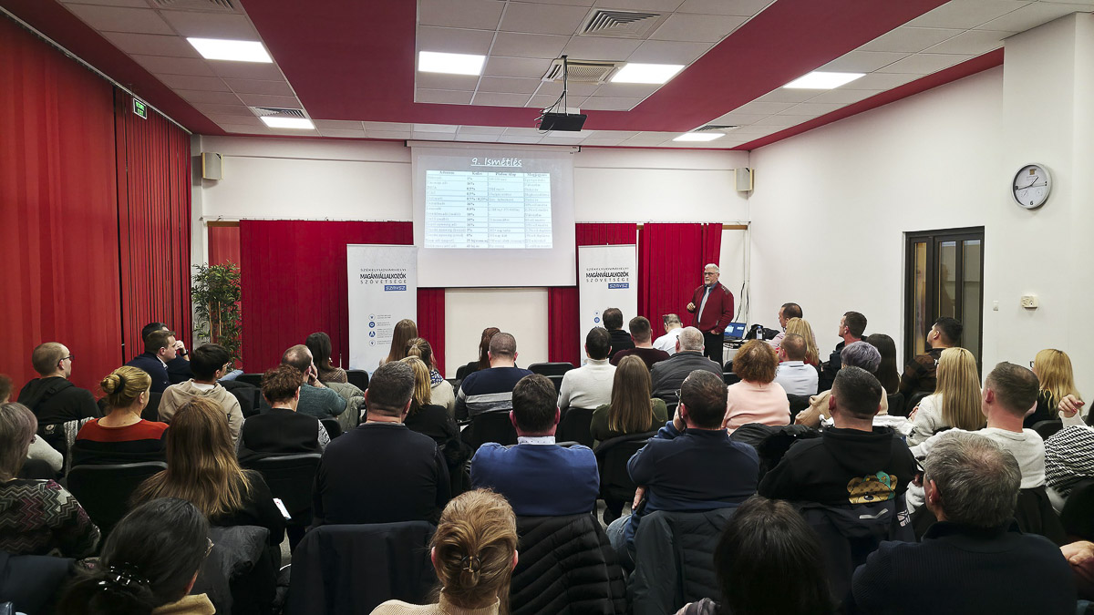 Salátarendelet: sok összetevő, és mindegyik savanyú