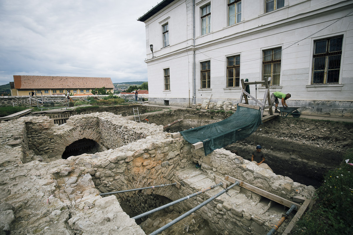 Mi vár a Székelytámadt-várra?