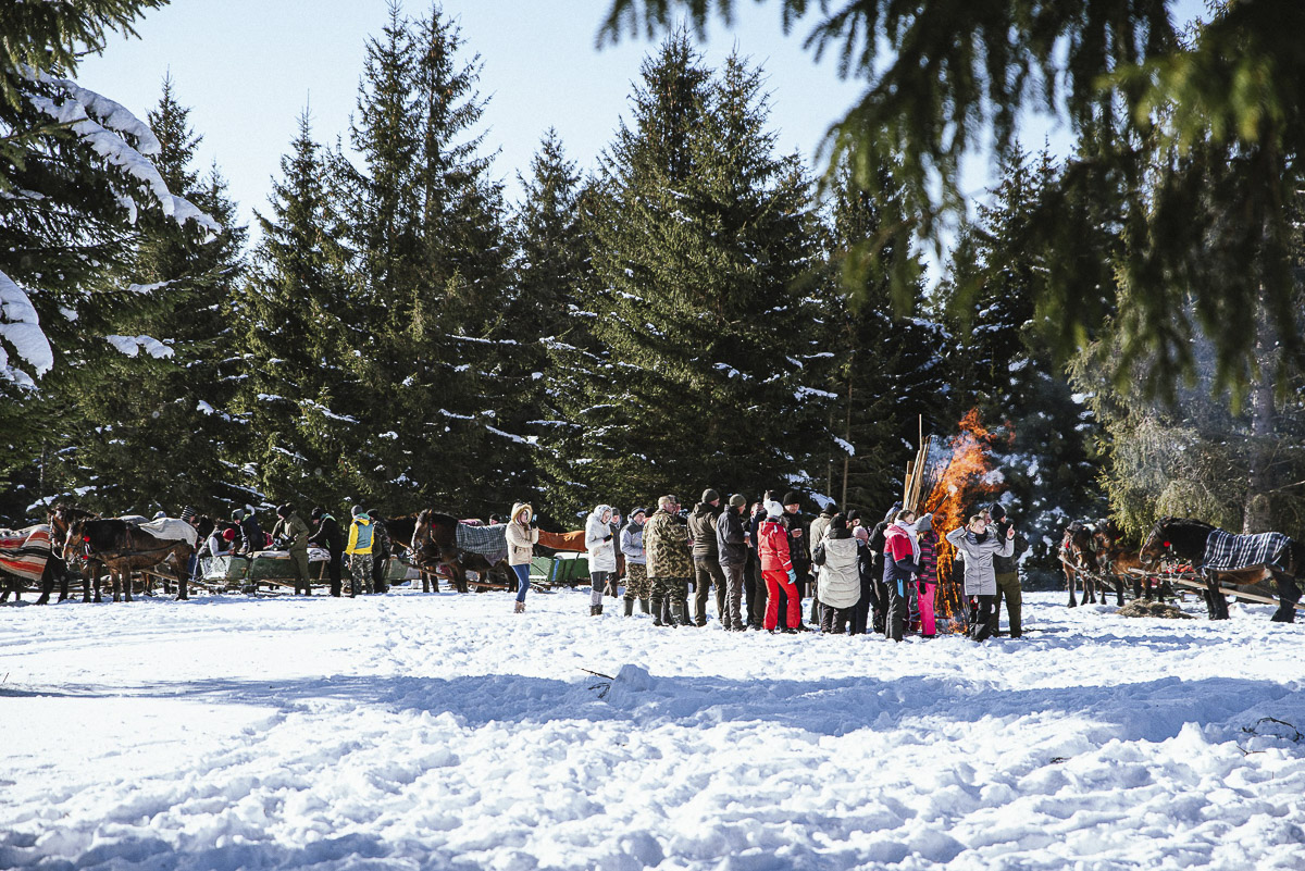 Hóban, lóval, közösségben