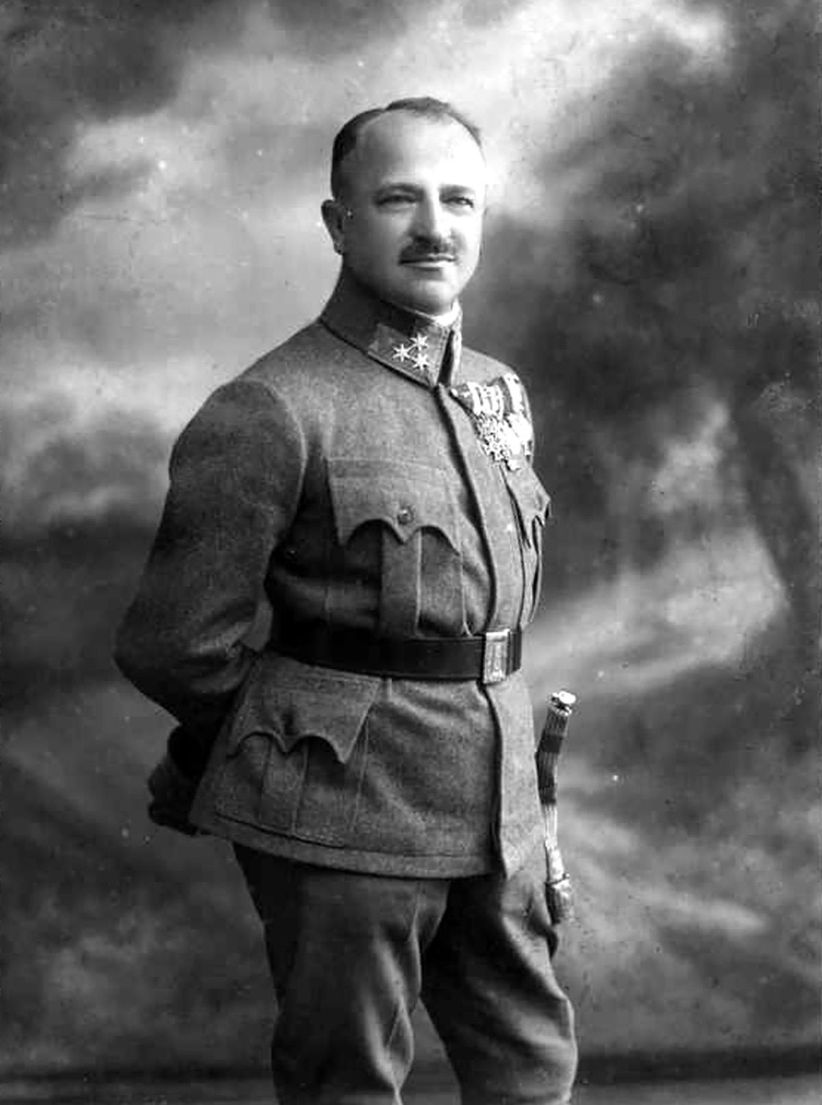 Kratochvil Károly, a zubbony mögötti ember