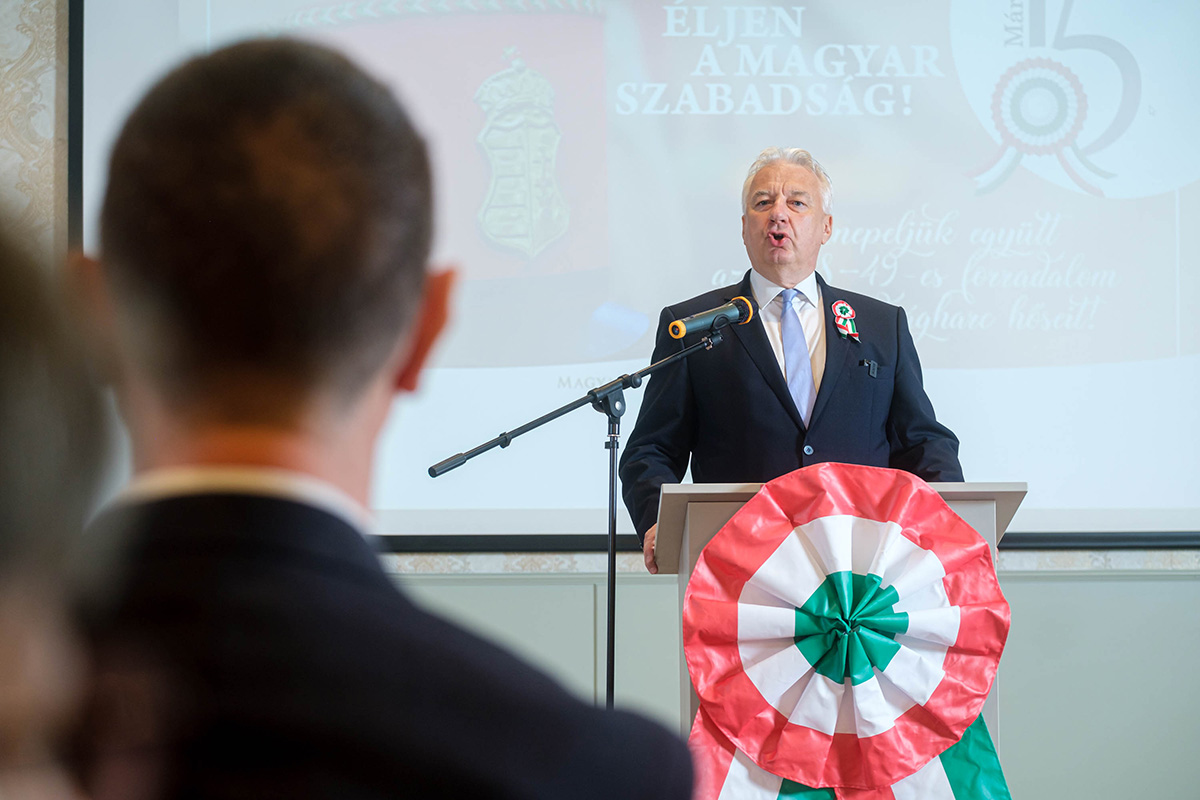 A megmaradás szolgálatában A megmaradás szolgálatában