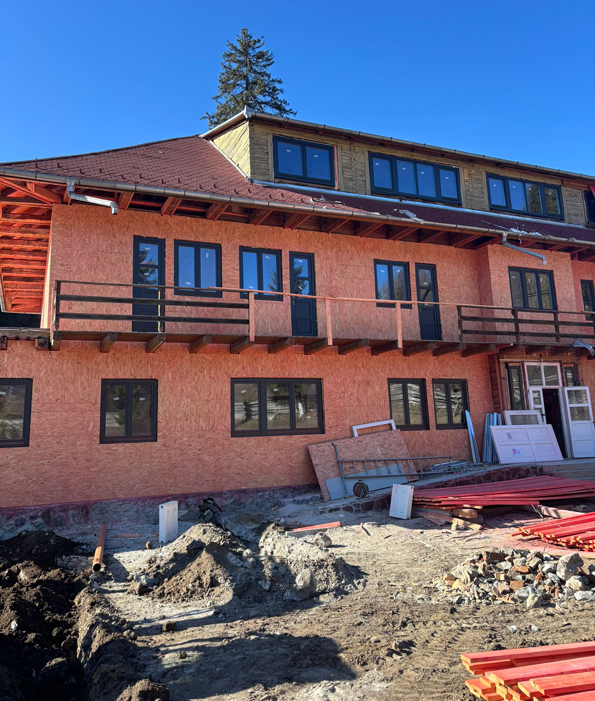 Jó ütemben halad a hatos villa felújítása Homoródfürdőn Jó ütemben halad a hatos villa felújítása Homoródfürdőn