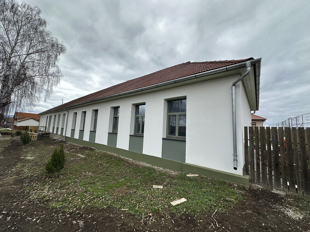 Befejezik a csíkdelnei iskola felújítását