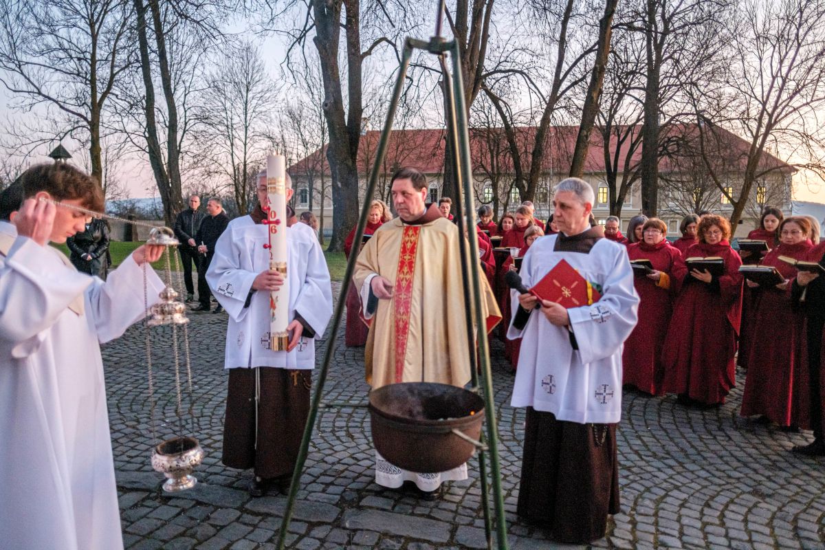 Tűz- és vízszentelés Csíksomlyón Tűz- és vízszentelés Csíksomlyón