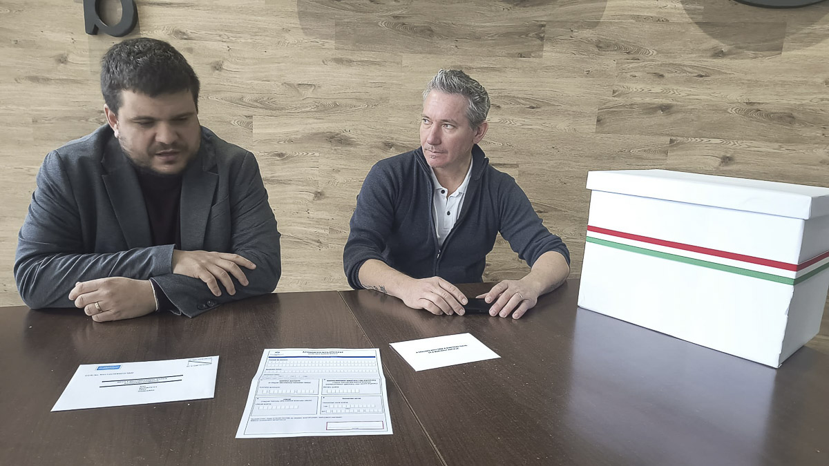 Mozgóurnával gyűjtik a szavazatokat Mozgóurnával gyűjtik a szavazatokat