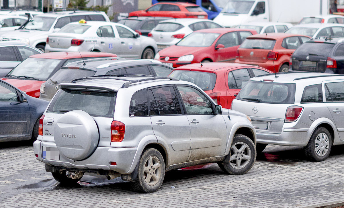 Egyre öregebb autókkal járunk