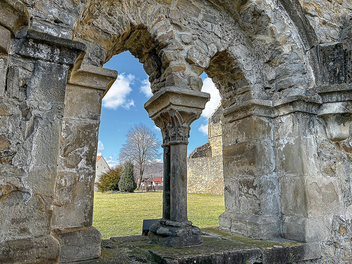 Mit hoztak ide a szerzetesek?