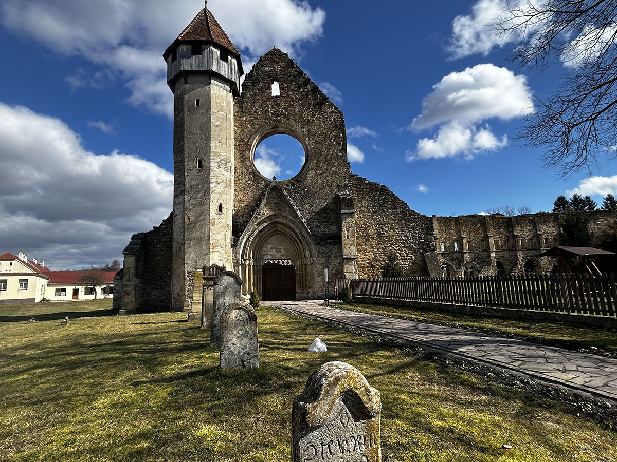 Mit hoztak ide a szerzetesek?