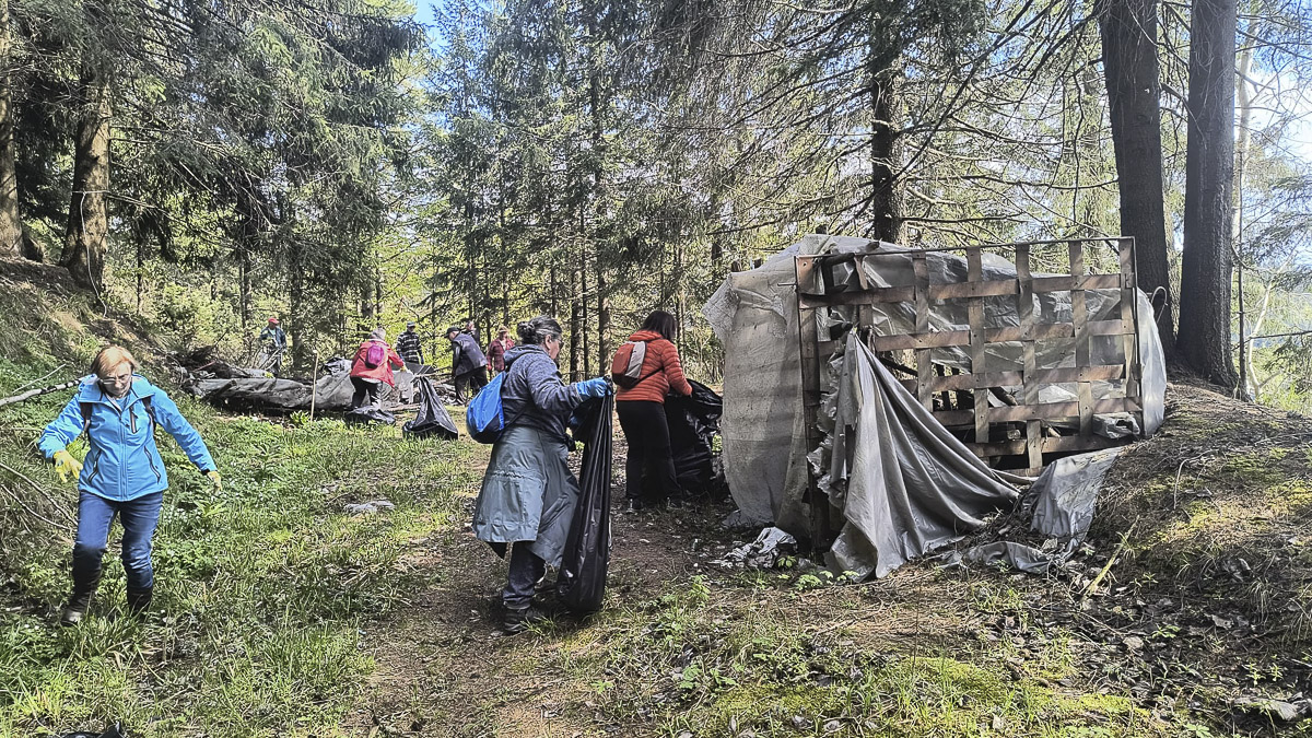 Kalyibákat bontottak el