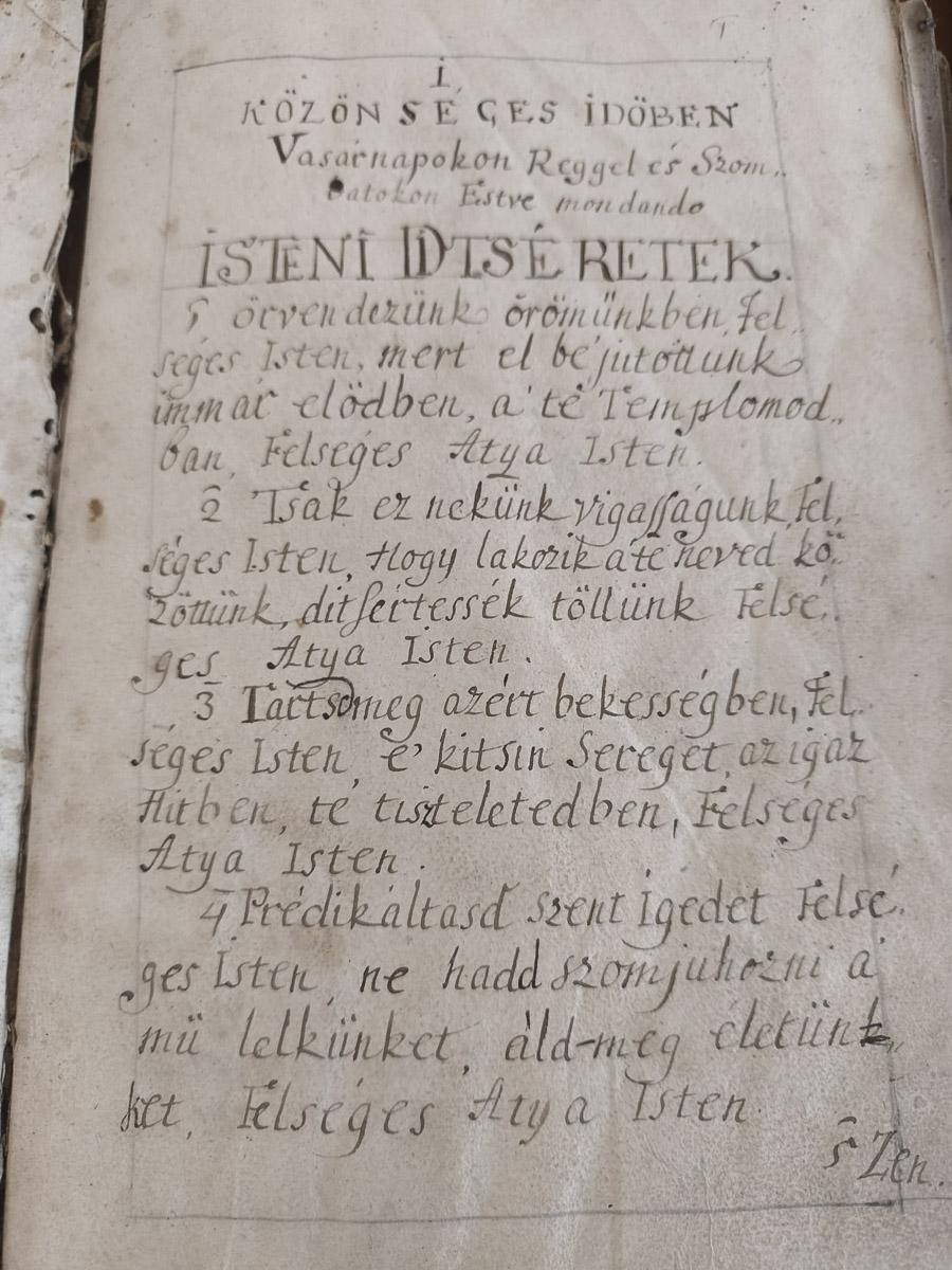 Több száz éves iratokra bukkantak a recsenyédi templomban