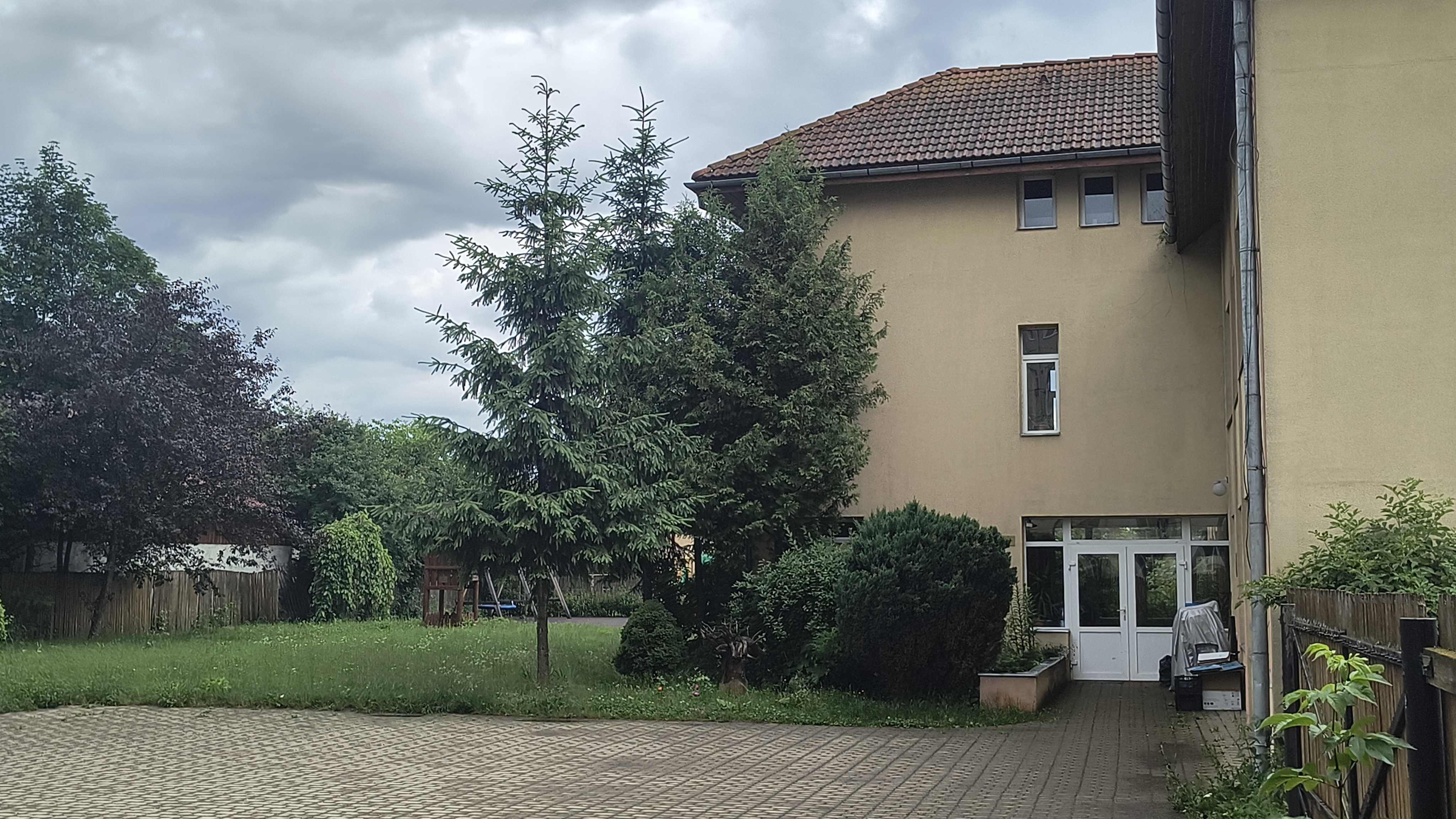 Maradnának saját épületükben