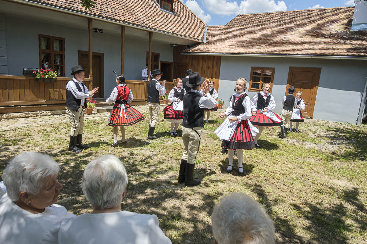 Egyetlen közösség sem építhet jövőt múltjának ismerete és tisztelete nélkül
