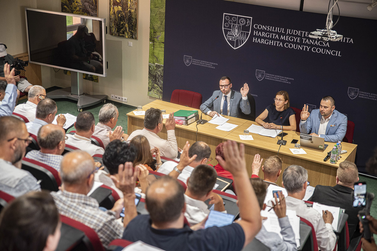 12 millió lejes hitelt vesz fel a megyei tanács