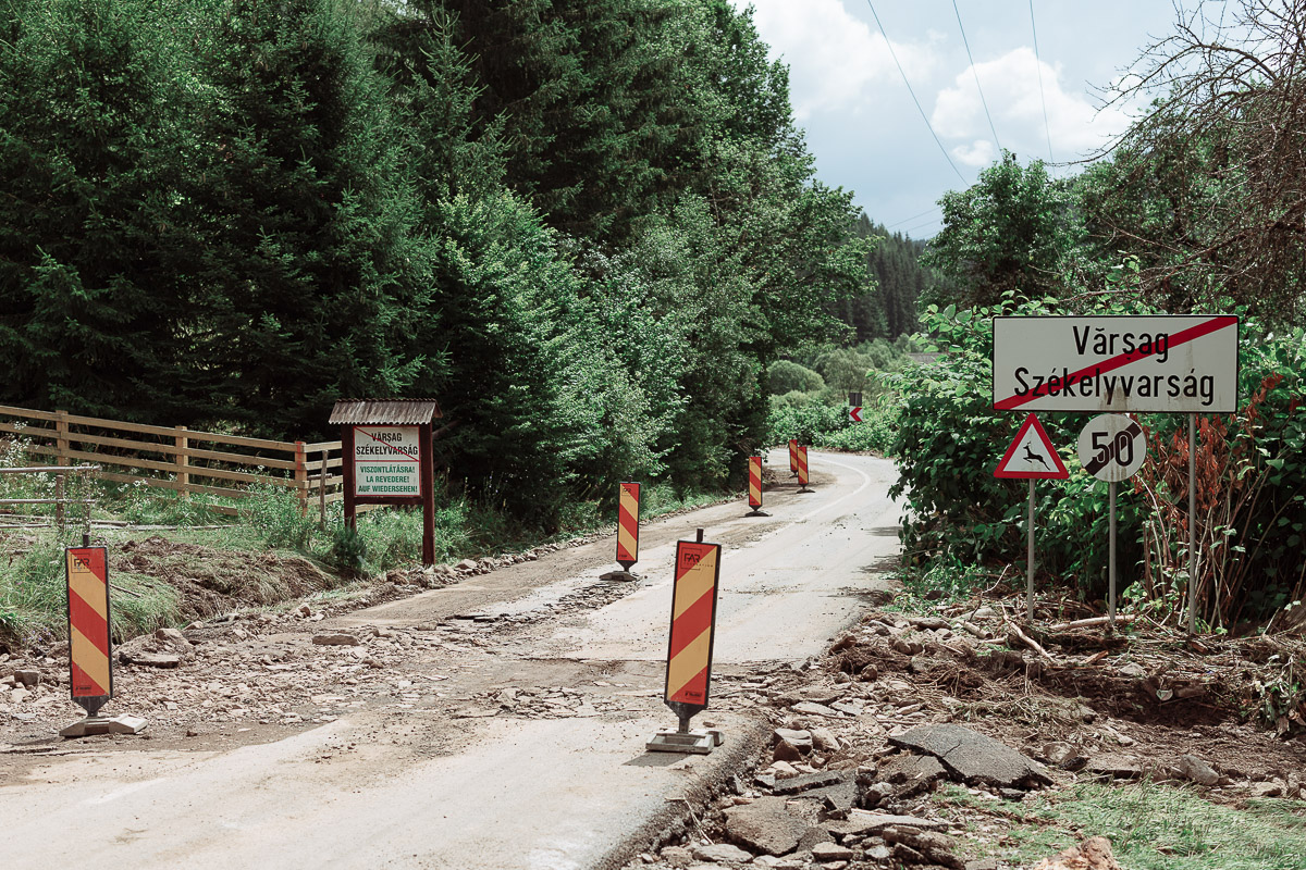 Utakat tett tönkre és háztartásokba tört be az ár