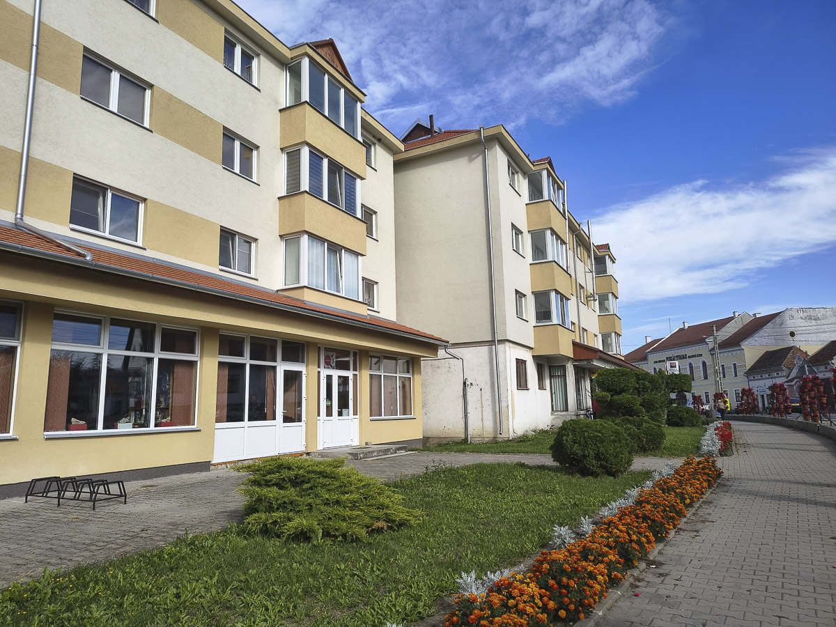 Buktatókkal, de lezárult a ditrói tömbházszigetelési program