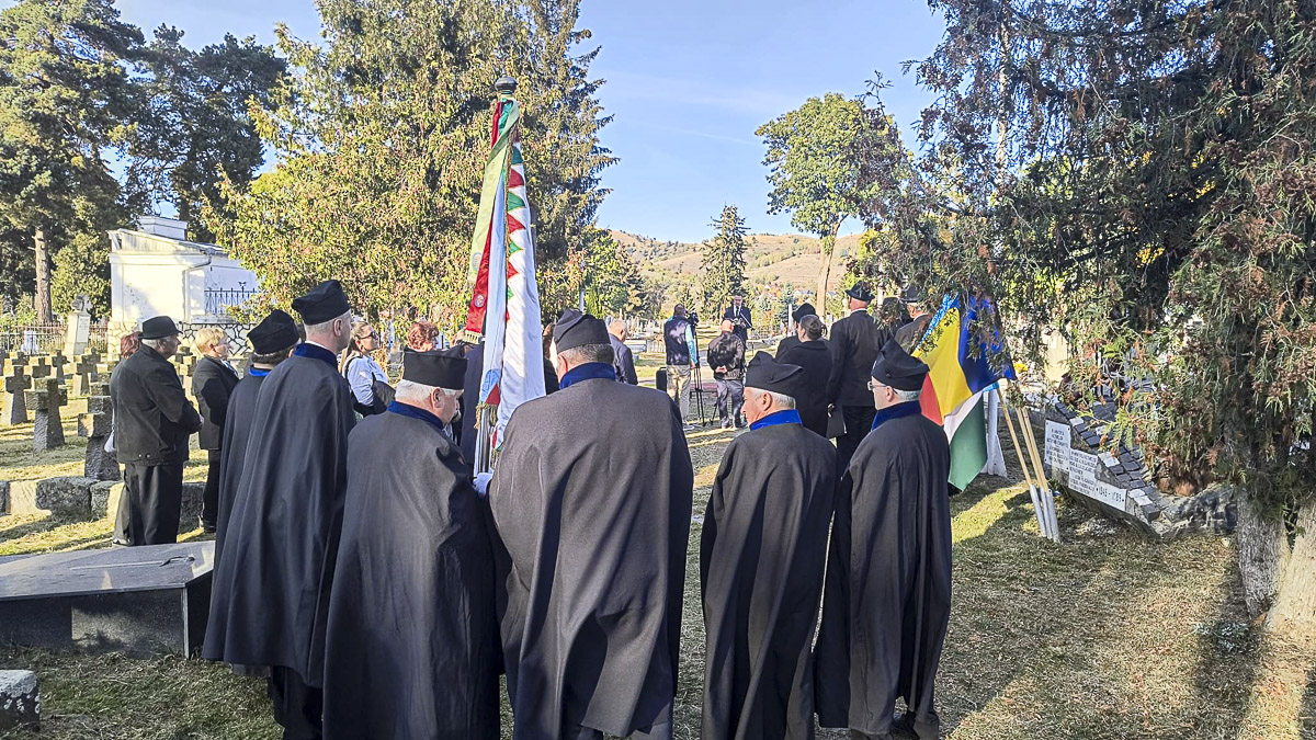 Nem csak hősök, emberek Nem csak hősök, emberek