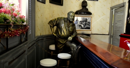 Hemingwayjel a bodegában