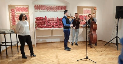 Textíliák és viseletdarabok tárlata