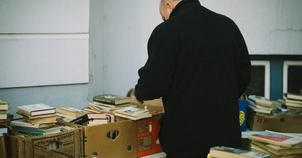 Könyvturkáló az udvarhelyi könyvtárban